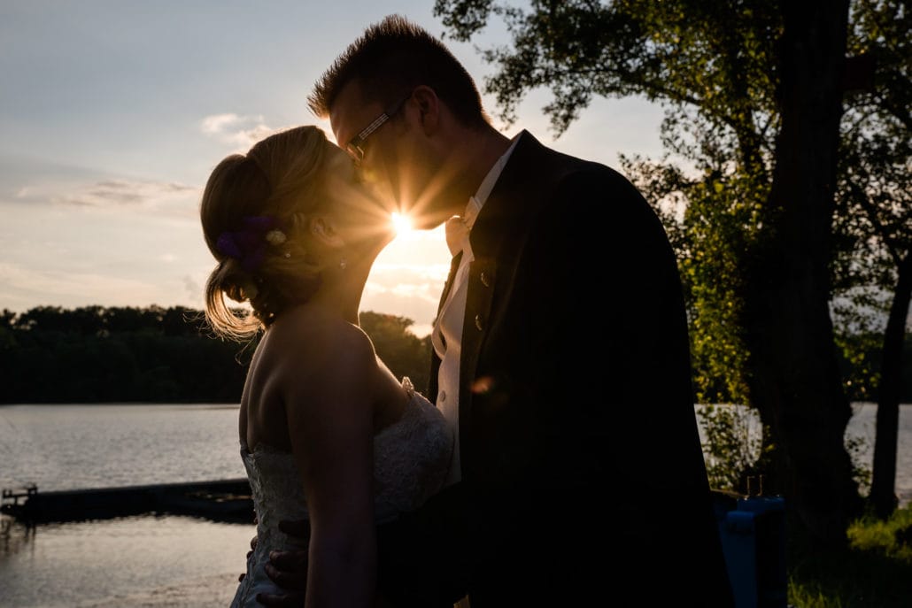 Brautpaarshooting mit tiefstehender Sonne